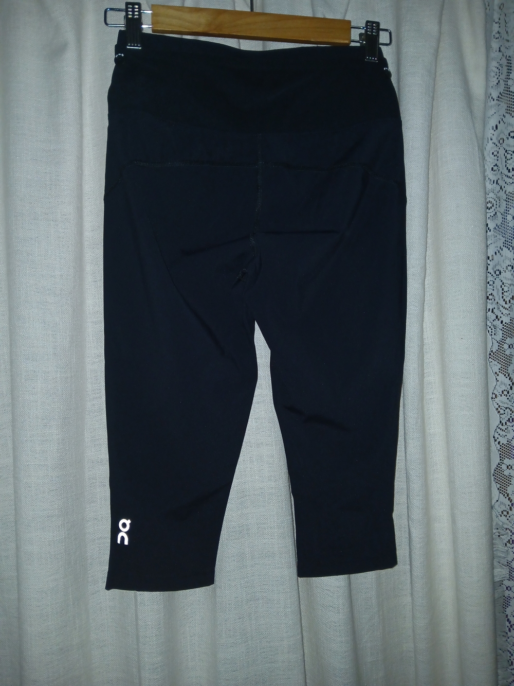 On Running Black Women's Trail Tights - Picture 5 of 6